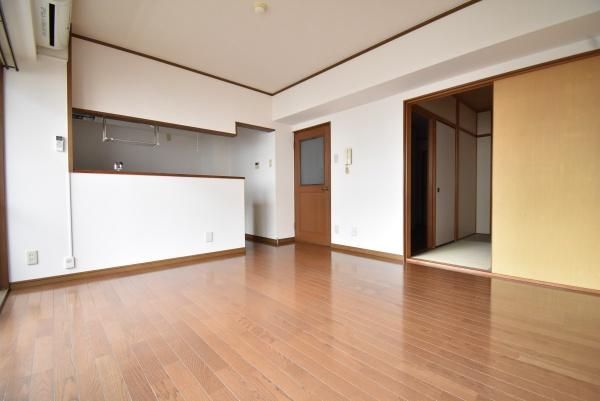 �y�����E���r���O�z�@