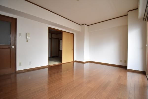 �y�����E���r���O�z�@