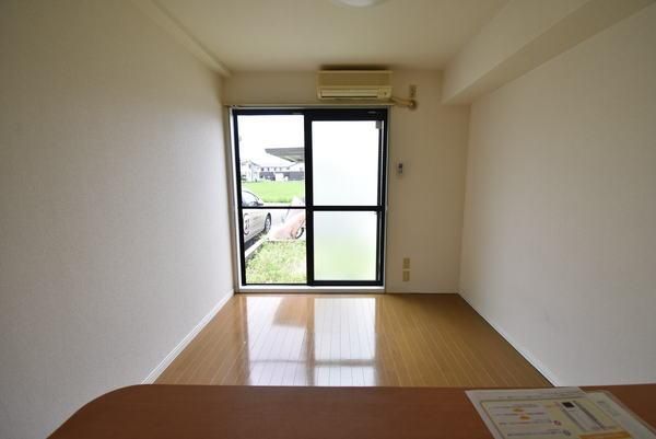 �y�����E���r���O�z�@