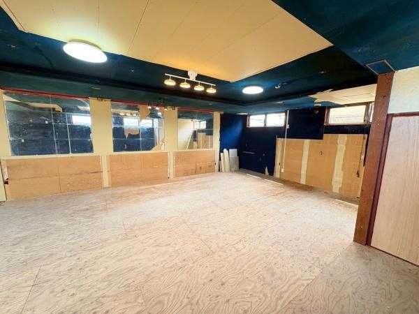 �y�����E���r���O�z�@