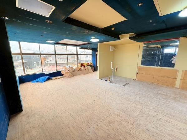 �y�����E���r���O�z�@