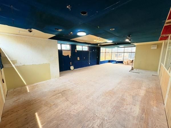 �y�����E���r���O�z�@