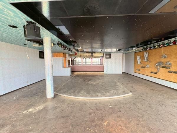 �y�����E���r���O�z�@