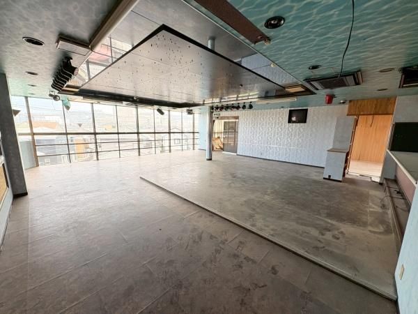 �y�����E���r���O�z�@