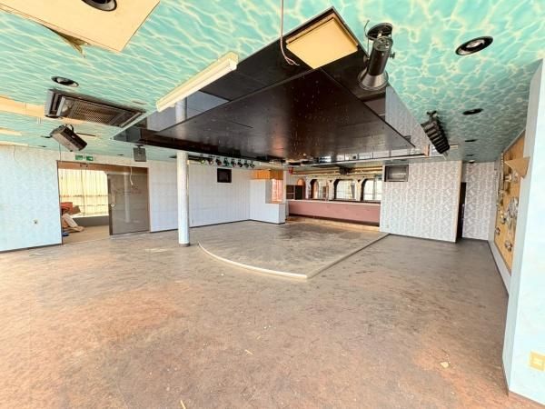 �y�����E���r���O�z�@