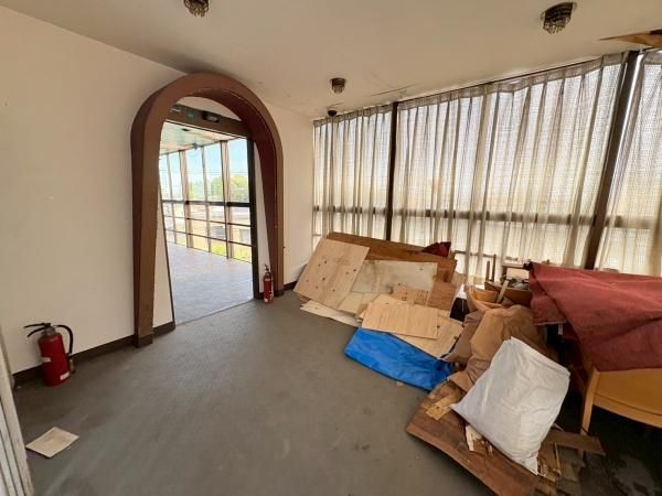 �y�����E���r���O�z�@