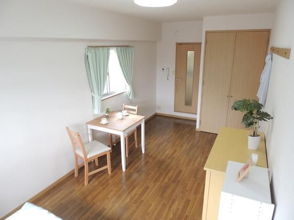 �y�����E���r���O�z�@