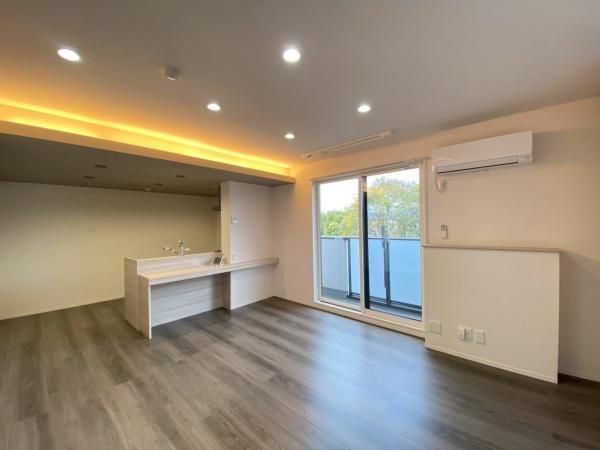 �y�����E���r���O�z�@