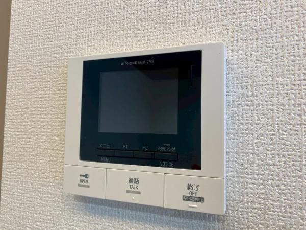 �y�Z�L�����e�B�z�@