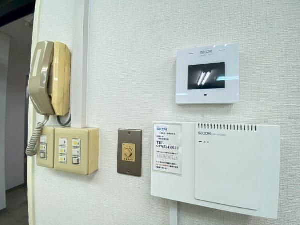 �y�Z�L�����e�B�z�@