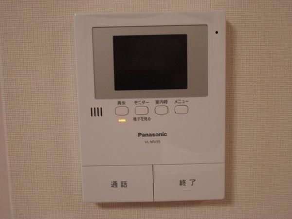 �y�Z�L�����e�B�z�@