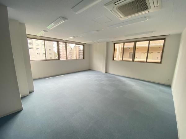 �y�����E���r���O�z�@