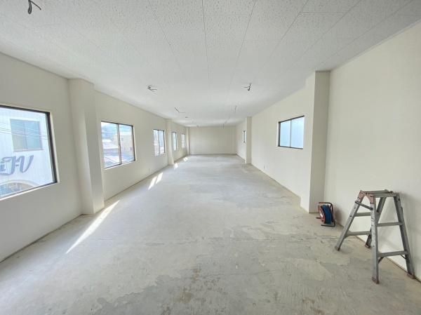 �y�����E���r���O�z�@