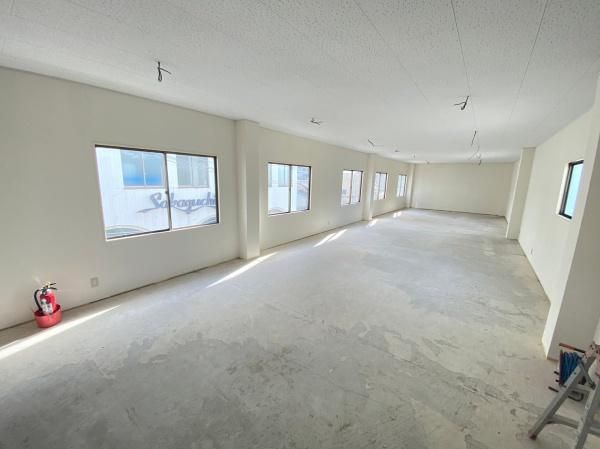 �y�����E���r���O�z�@