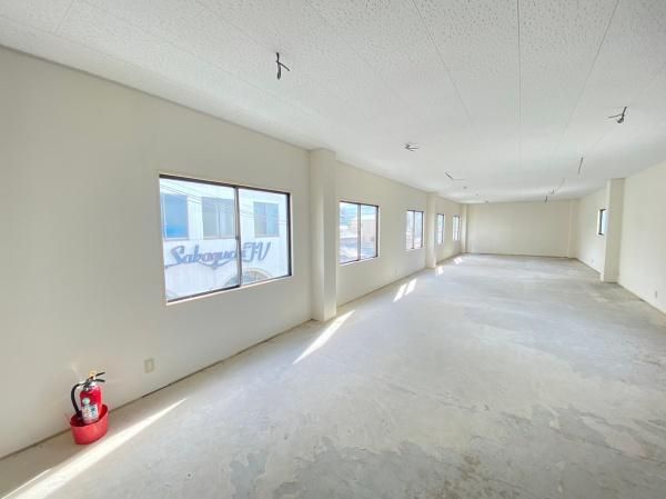 �y�����E���r���O�z�@