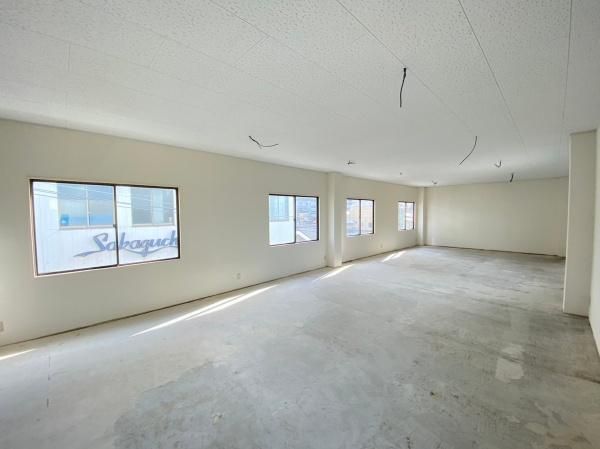 �y�����E���r���O�z�@