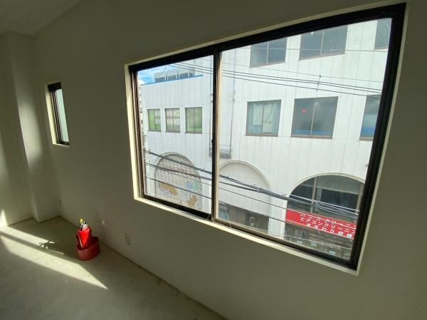 �y���]�z�@