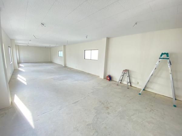 �y�����E���r���O�z�@