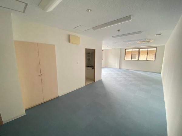 �y�����E���r���O�z�@