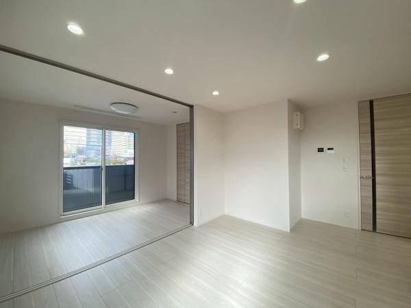 �y�����E���r���O�z�@