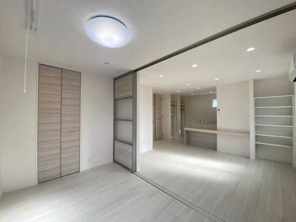 �y�����E���r���O�z�@