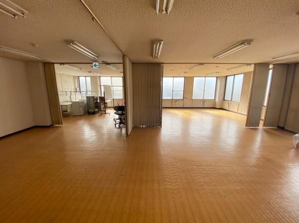 �y�����E���r���O�z�@