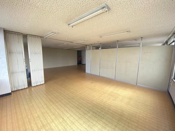 �y�����E���r���O�z�@