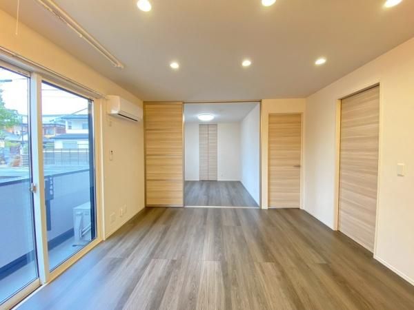 �y�����E���r���O�z�@