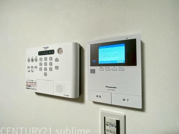 �y�Z�L�����e�B�z�@