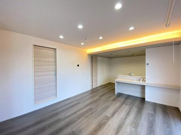 �y�����E���r���O�z�@