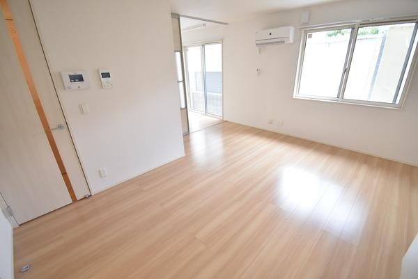 �y�����E���r���O�z�@