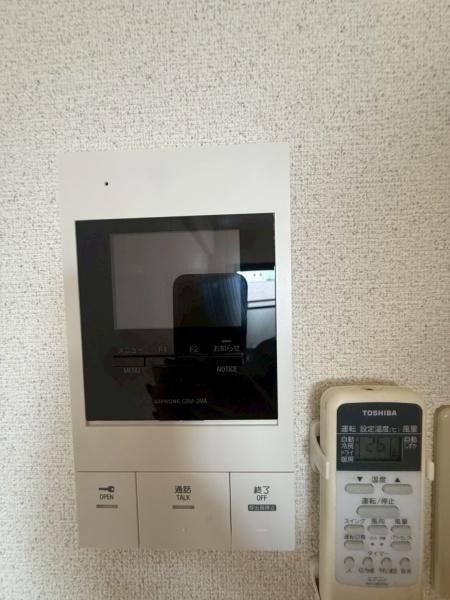 �y�Z�L�����e�B�z�@