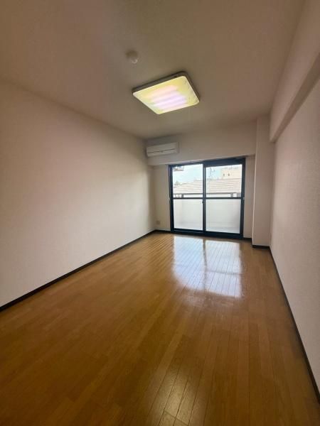 �y�����E���r���O�z�@