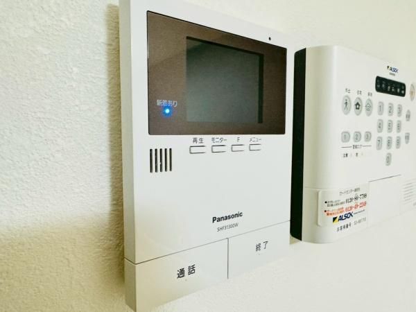 �y�Z�L�����e�B�z�@