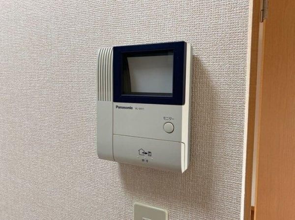 �y�Z�L�����e�B�z�@