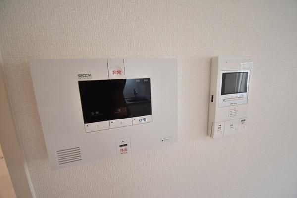 �y�Z�L�����e�B�z�@