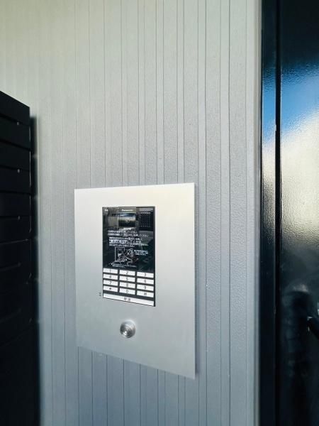 �y�Z�L�����e�B�z�@