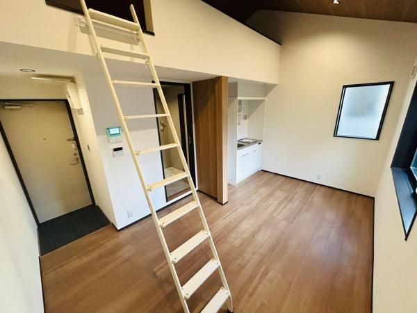 �y�����E���r���O�z�@