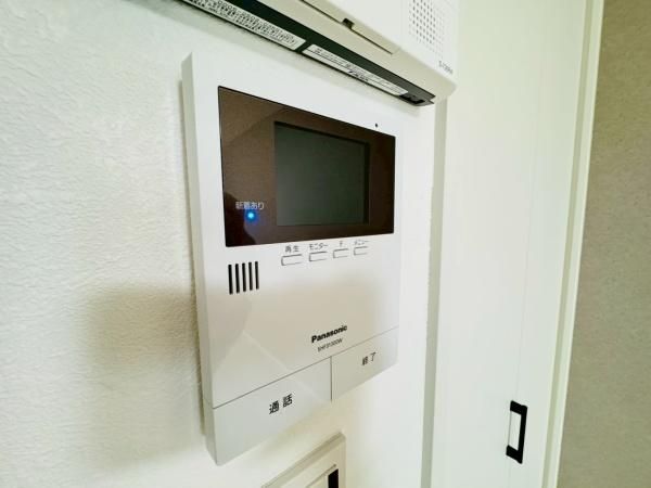 �y�Z�L�����e�B�z�@