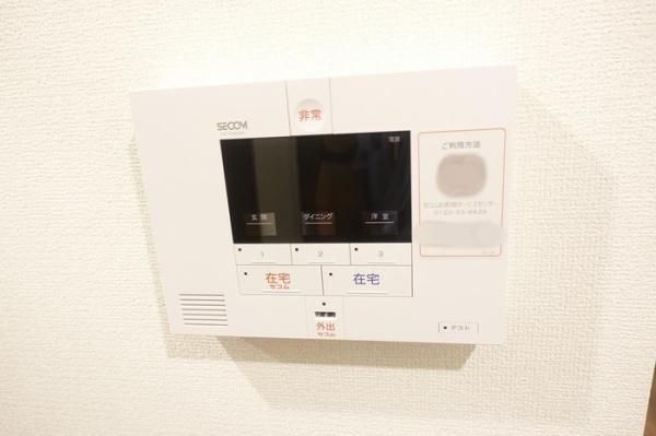 �y�Z�L�����e�B�z�@