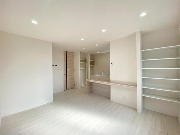 �y�����E���r���O�z�@