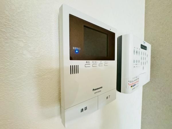 �y�Z�L�����e�B�z�@