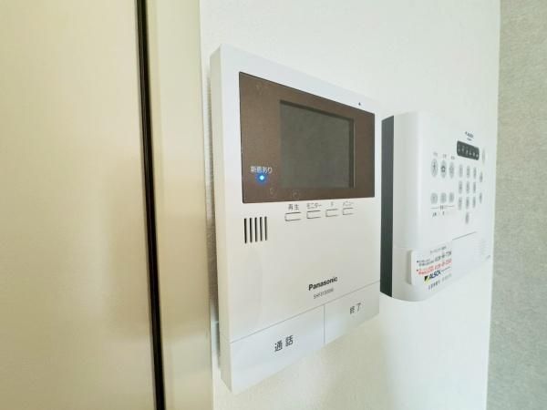 �y�Z�L�����e�B�z�@