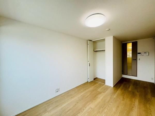 �y�����E���r���O�z�@