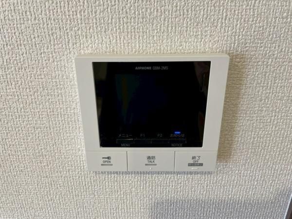 �y�Z�L�����e�B�z�@