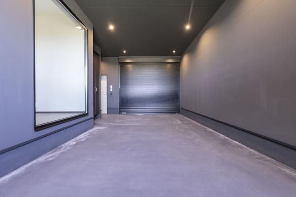 �y�����E���r���O�z�@