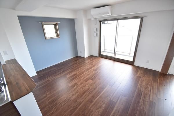�y�����E���r���O�z�@