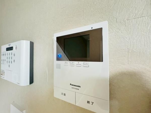 �y�Z�L�����e�B�z�@