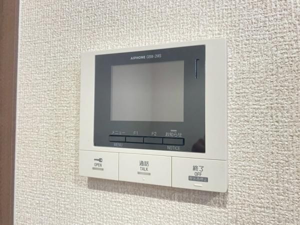 �y�Z�L�����e�B�z�@