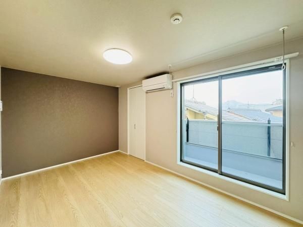 �y�����E���r���O�z�@